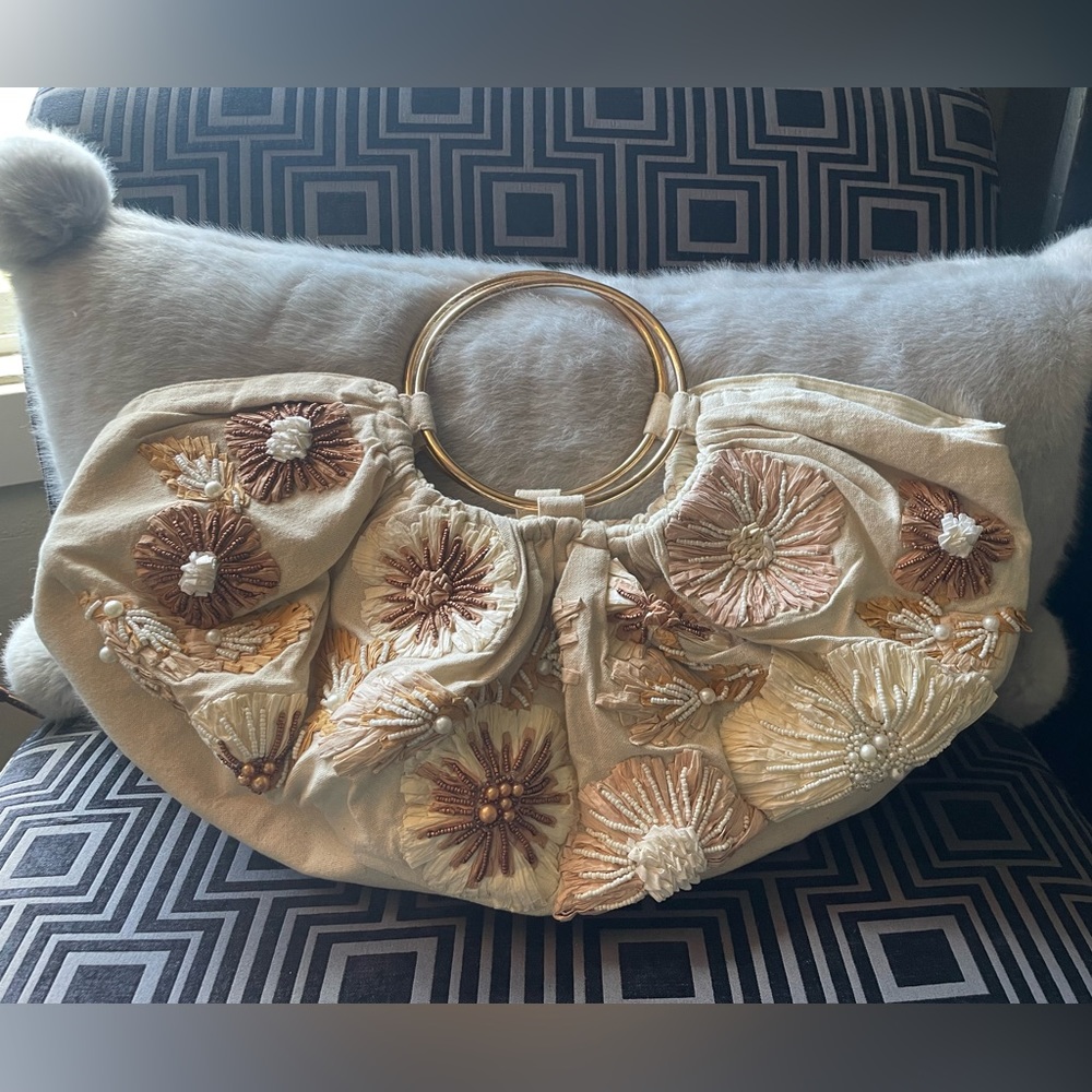 ANTHROPOLOGIE COTTON, RAFFIA FLOWER, BEADED HANDBAG. Beautiful boho stying .